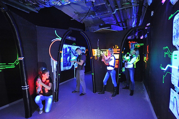 Игра в лазертаг в Муроме. Сервис Ultra Подарки. Купить лазертаг в городе Муромf. Попробуйте лазерный пейнтбол в лазертаг клубе. Цены на лазертаг. Сервис: UltraPodarki.ru 8 800 505 95 30. Лазертаг в Муроме, купить лазертаг Муром, лазертаг, купить лазертаг, лазерный пейнтбол Муром, лазертаг для детей Муром, лазертаг клуб, лазертаг клуб Муром