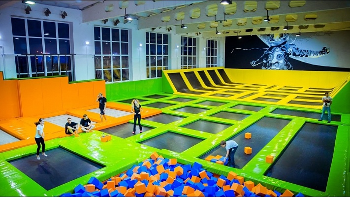 Прыжки в батутном центре в Муроме. Сервис Ultra Подарки. Купить подарочный сертификат на батутный центр. Подарите прыжки на батуте для детей и взрослых в Муроме. Сервис UltraPodarki.ru 8 800 505 95 30. Батутный центр Муром, батутный центр, прыжки на батуте Муром, купить батут Муром, батут, батут Муром