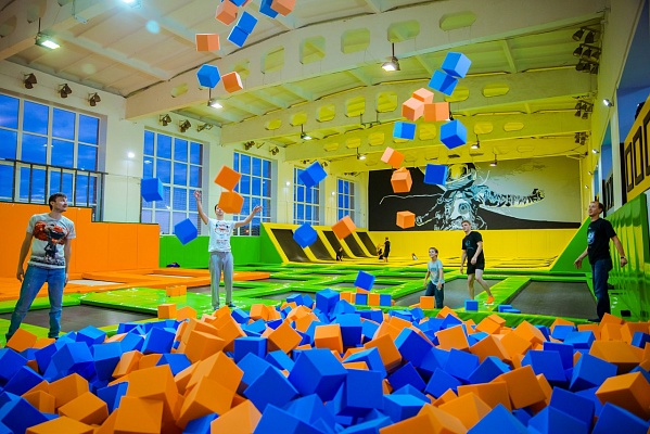 Прыжки в батутном центре в Муроме. Сервис Ultra Подарки. Купить подарочный сертификат на батутный центр. Подарите прыжки на батуте для детей и взрослых в Муроме. Сервис UltraPodarki.ru 8 800 505 95 30. Батутный центр Муром, батутный центр, прыжки на батуте Муром, купить батут Муром, батут, батут Муром